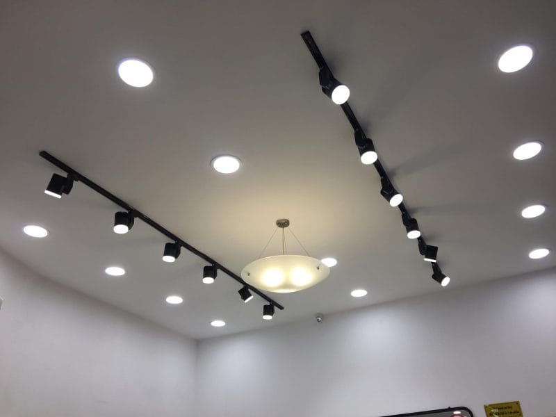 Hướng dẫn lắp đặt đèn LED Spotlight Trượt Ray lap den roi ray 2