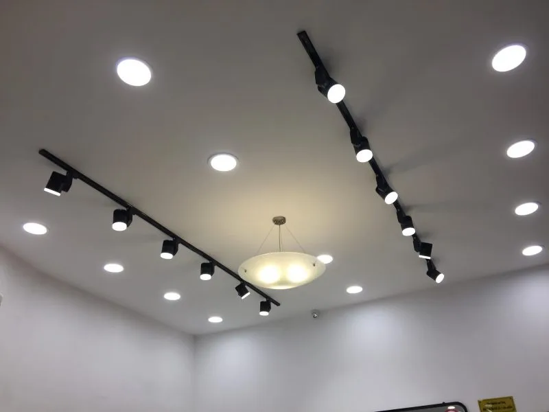 Hướng dẫn lắp đặt đèn LED Spotlight Trượt Ray lap den roi ray 2