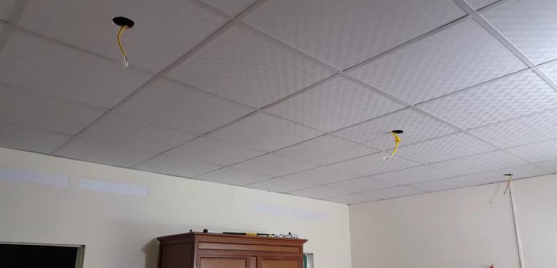 Cách khoét lỗ đèn trần thạch cao ngay trong 1 lần Cach khoet lo den tran thach cao